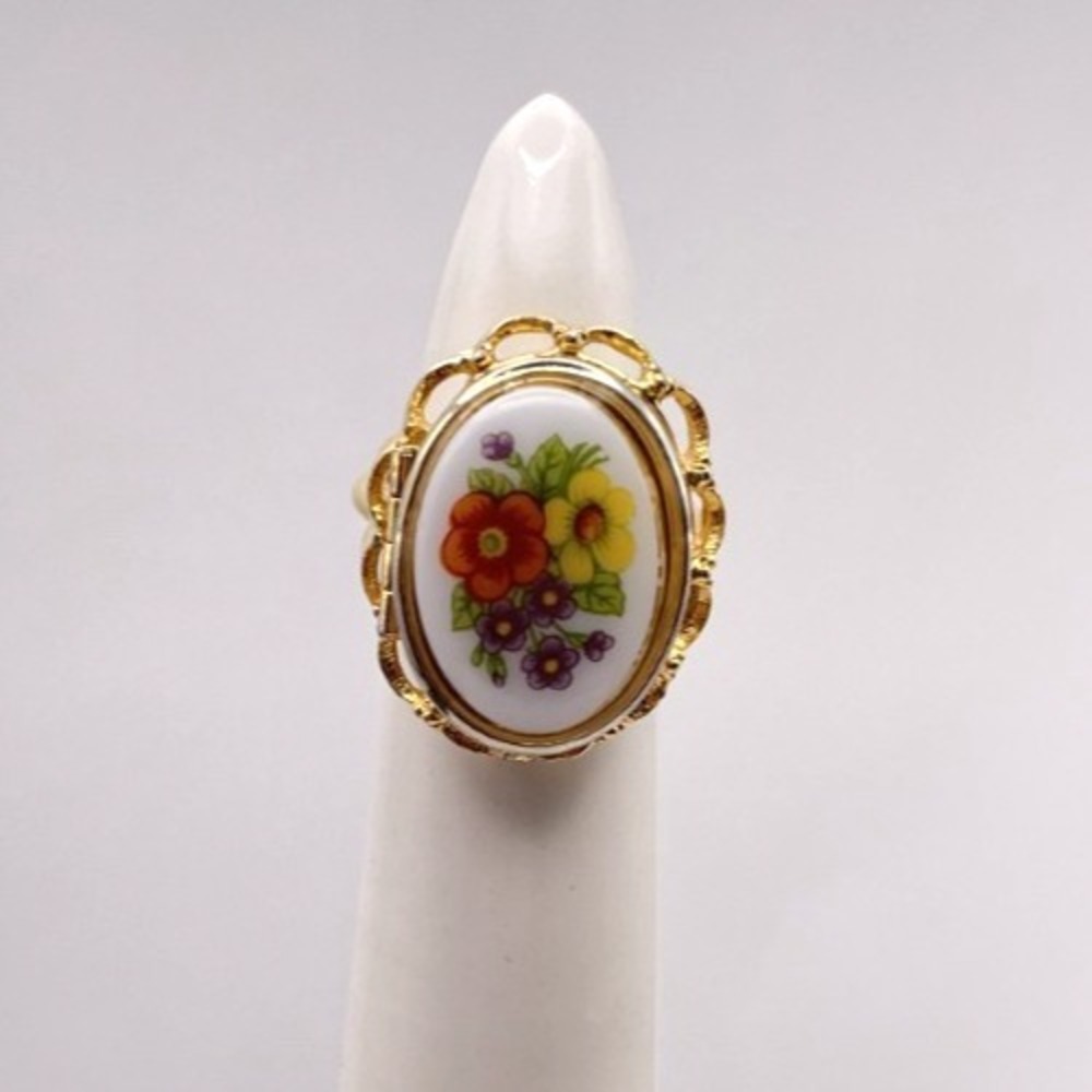 Vintage Signed Avon Floral Porcelain Locket Ring Size 4-5